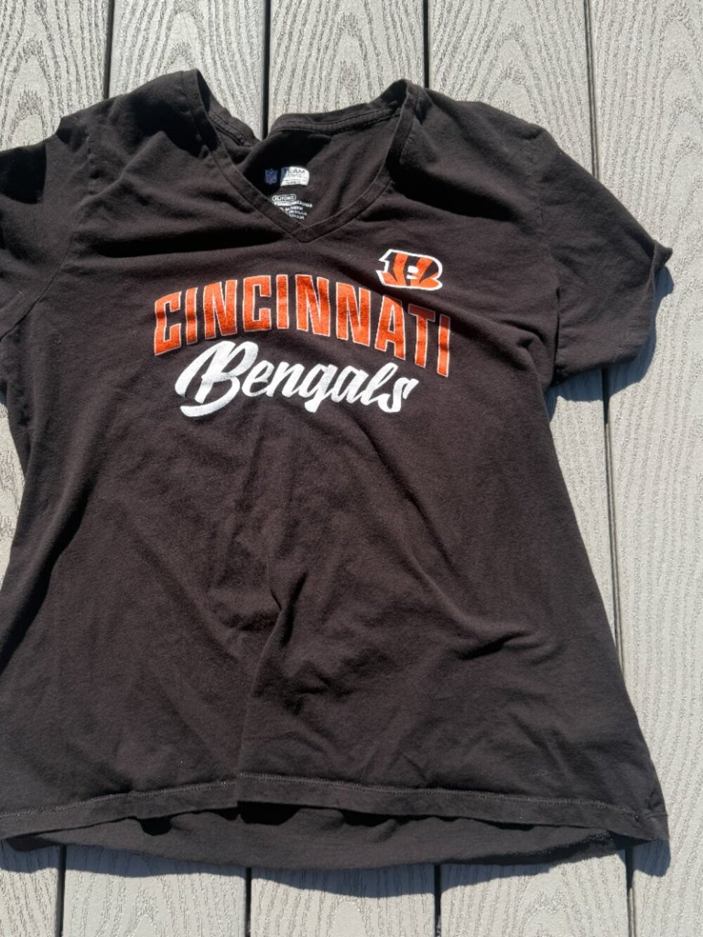 NFL Team Apparel Cincinnati Bengals Women’s V-neck Black Top Size XL